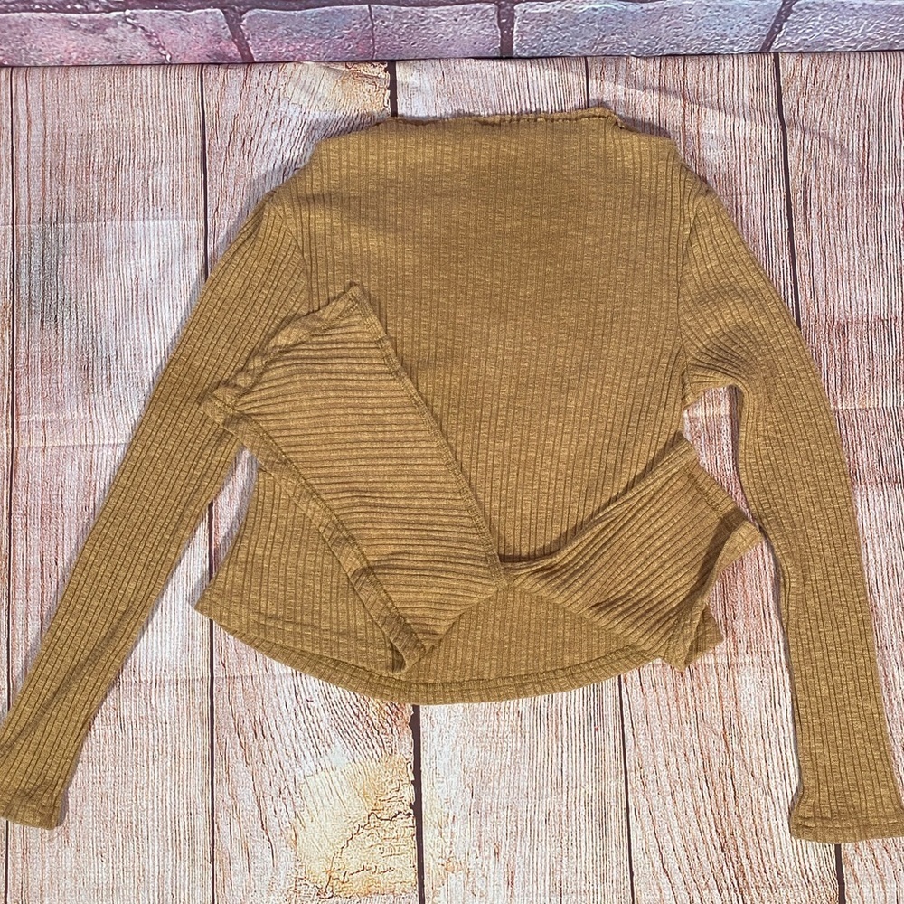 as Ribbed Knit Long Sleeve Top Women’s S Tan Cozy Great Condition - Picture 6 of 10